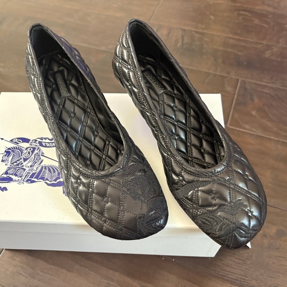 Burberry Black Quilted Kitten Heel Pumps size 37 (new w/box)